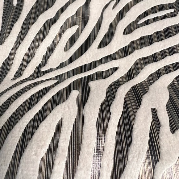 Nicole Miller New York Tote Bag Zebra Pattern Large Shoulder tote bag Gorgeous! - Picture 4 of 9